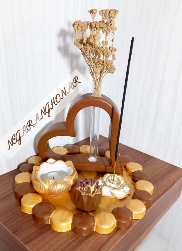 ست دکوری چند تکه شامل گلدان و شیشه، جای شمع ، جای عود و جای کبریت، سینی