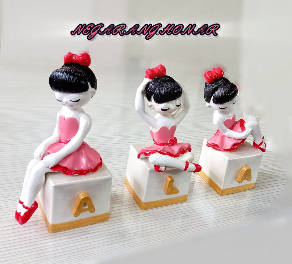 استند اسم مکعبی دخترانه