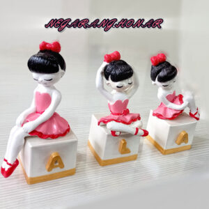 استند اسم مکعبی دخترانه